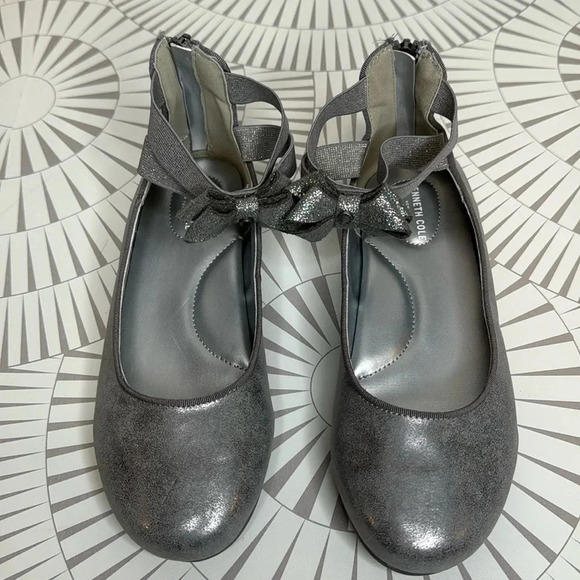 NWOT KENNETH COLE DAISY LILY PEWTER COLOR - Picture 1 of 6